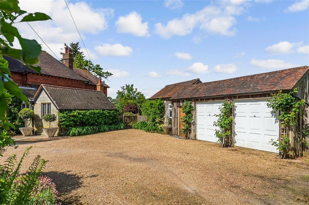 Property photo 3 of 15 Garage/Parking