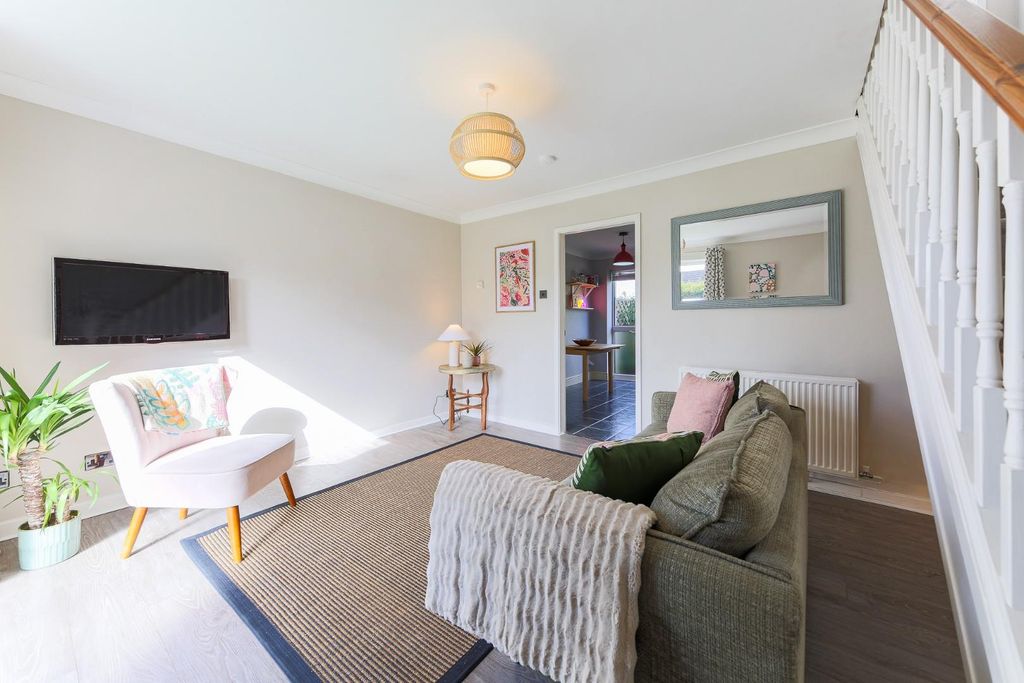 Property photo 3 of 16 Lounge