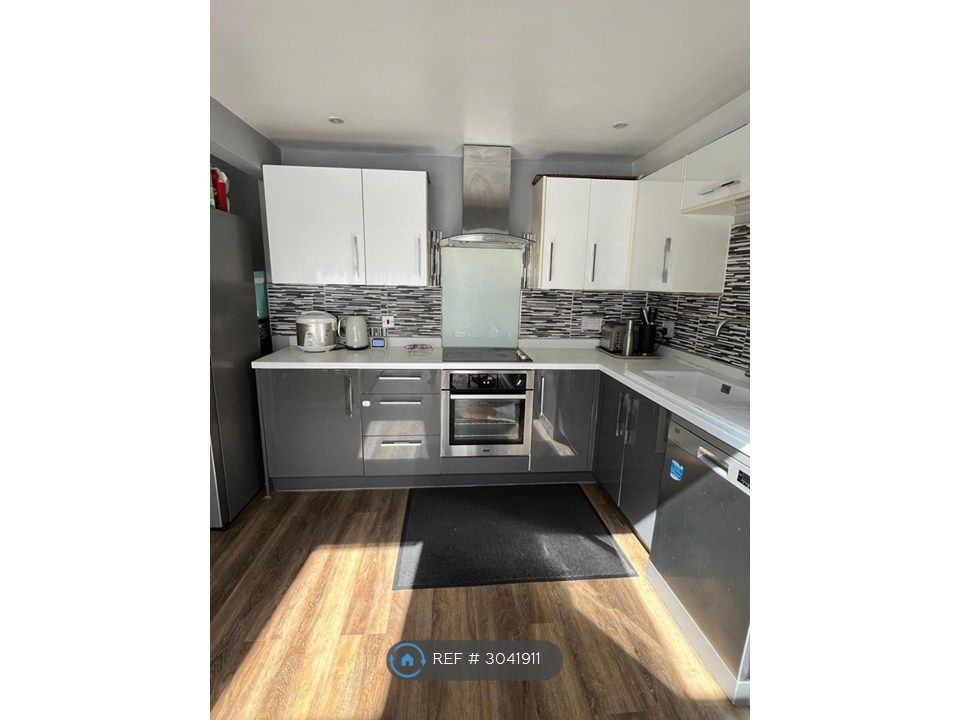 Property photo 3 of 13 Kitchen