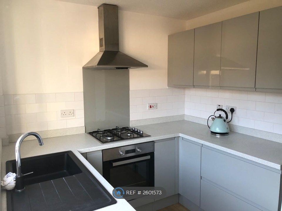 Property photo 3 of 12 Kitchen