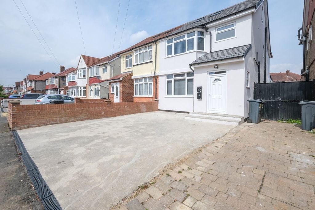 Property photo 3 of 32
