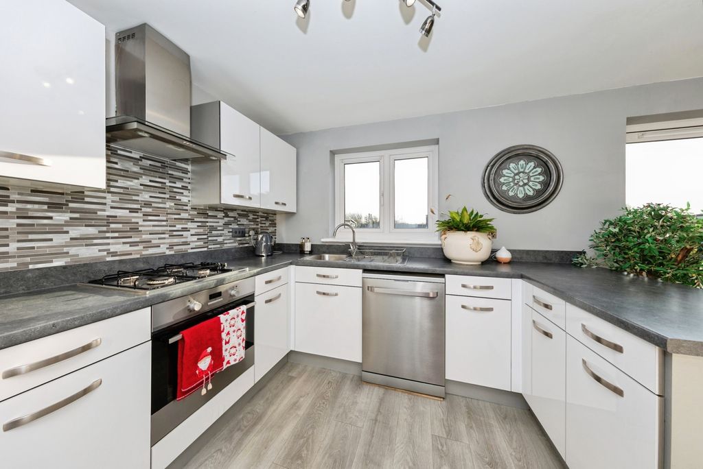 Property photo 2 of 31 Pbox-Img.Jpg