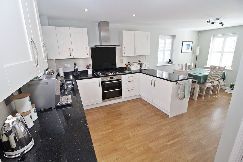 Property photo 2 of 20 4556442