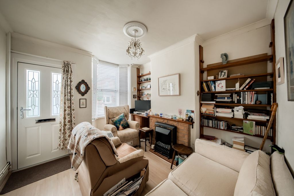 Property photo 3 of 15 Xh2A1834-Hdr(3)