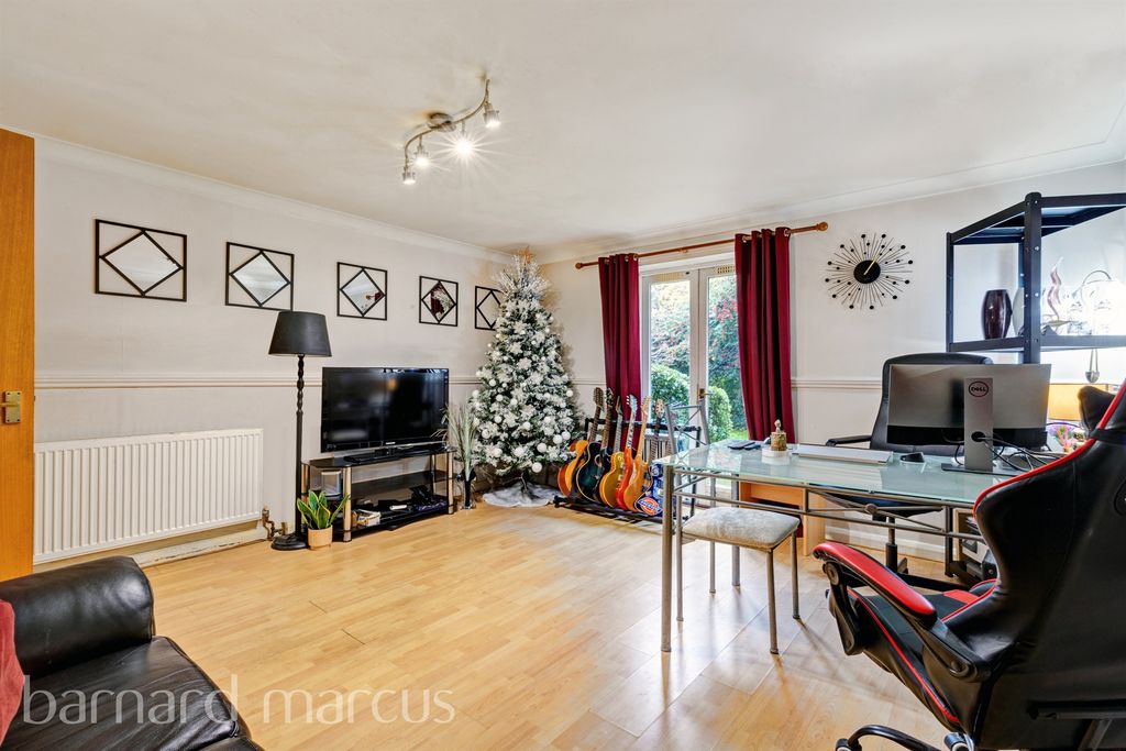 Property photo 2 of 8