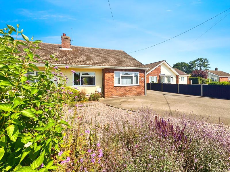 Property photo 1 of 27 Station Road