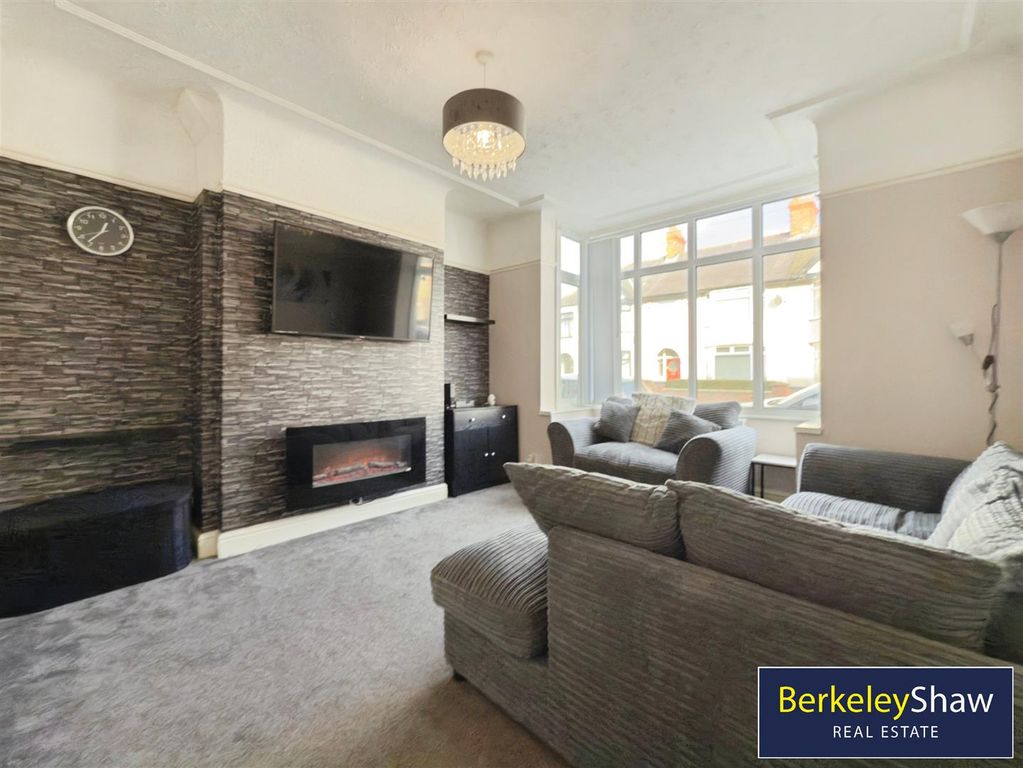 Property photo 2 of 21 Lounge