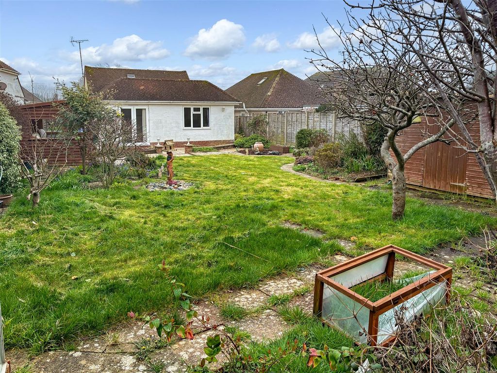 Property photo 2 of 17 19 The Crescent 2.Jpg