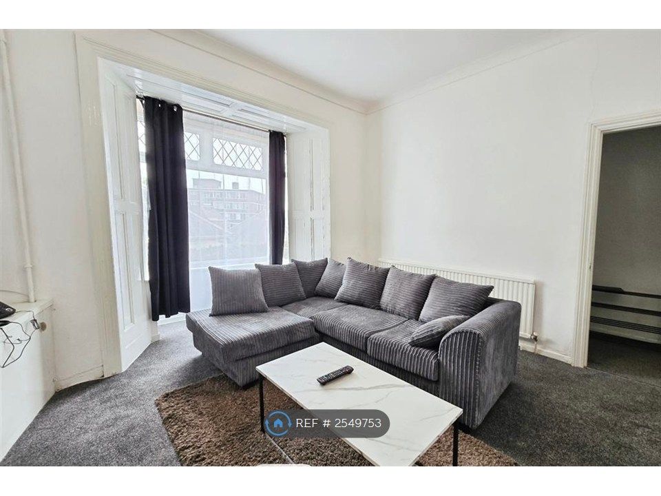 Property photo 3 of 11 Living Room