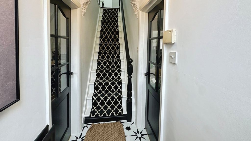 Property photo 2 of 19 Entrance