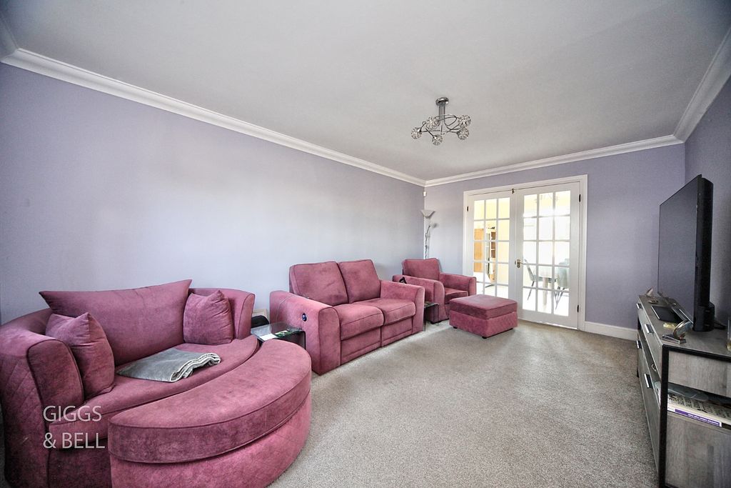 Property photo 2 of 24 4359381