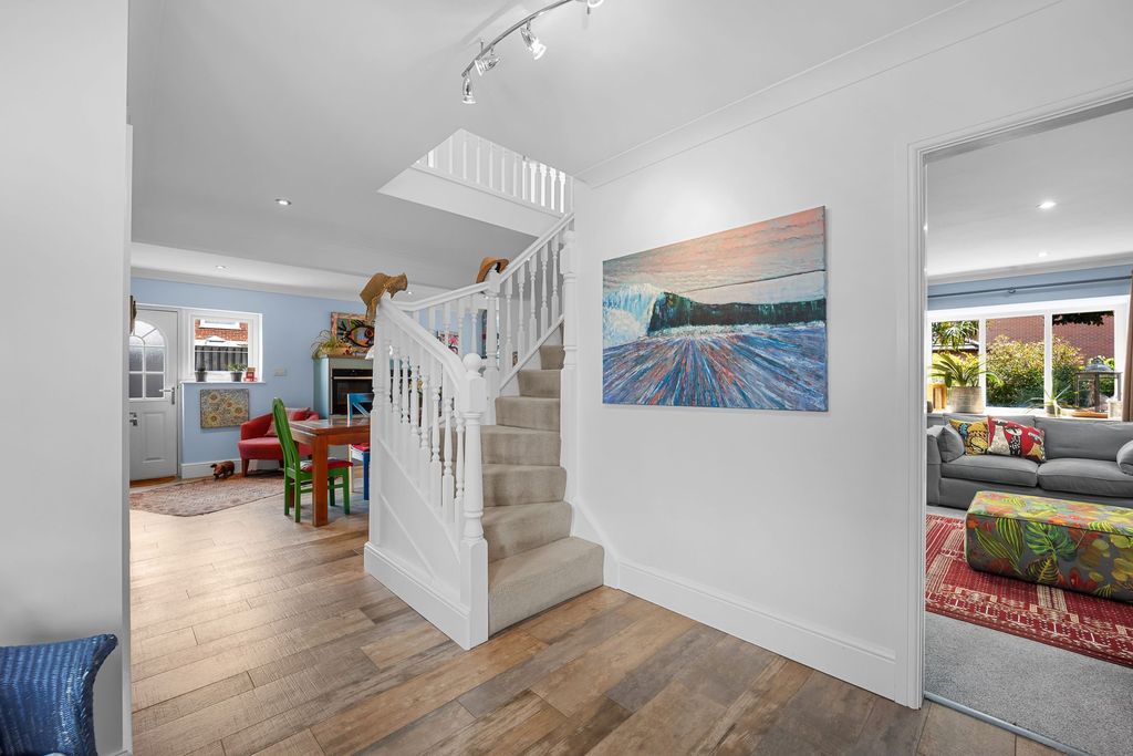 Property photo 2 of 28