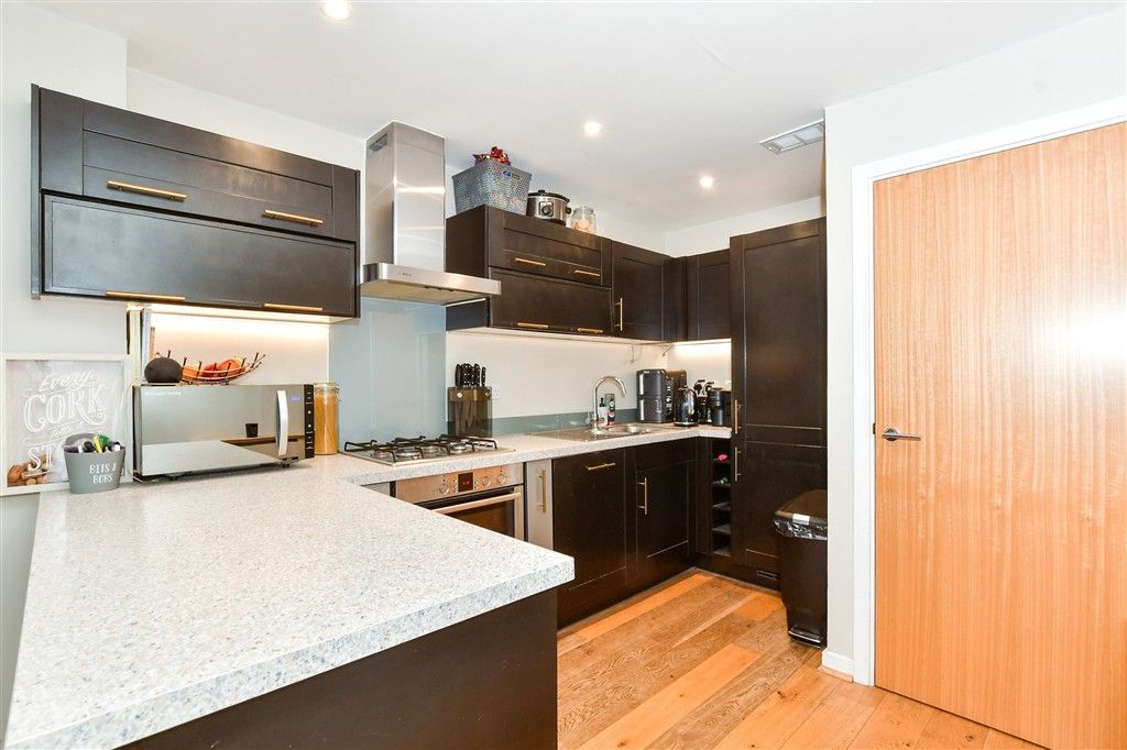 Property photo 3 of 17 Kitchen