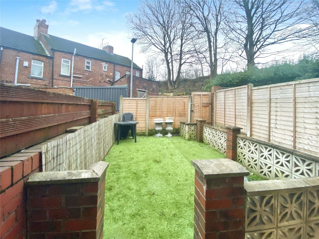 Property photo 3 of 10 External