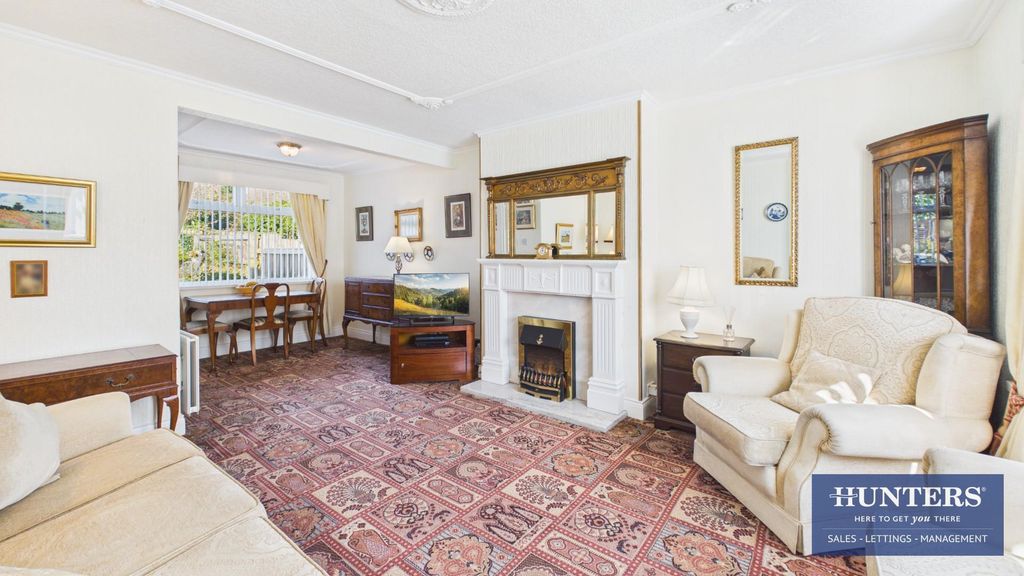 Property photo 2 of 27 Living Room