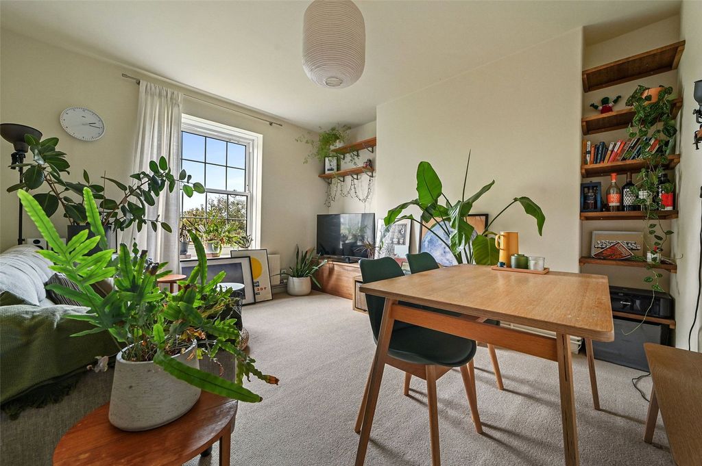 Property photo 1 of 18 Reception