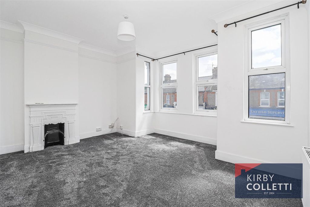 Property photo 2 of 8 Lounge