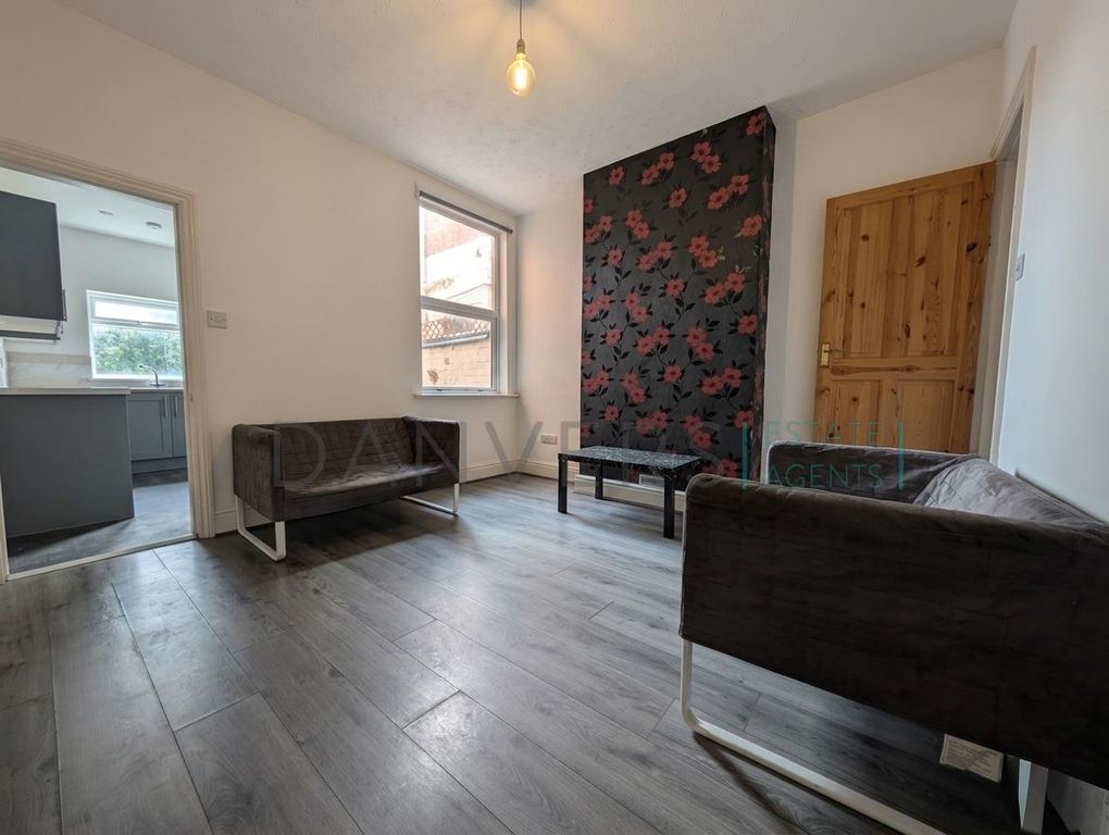 Property photo 3 of 8 Living Room