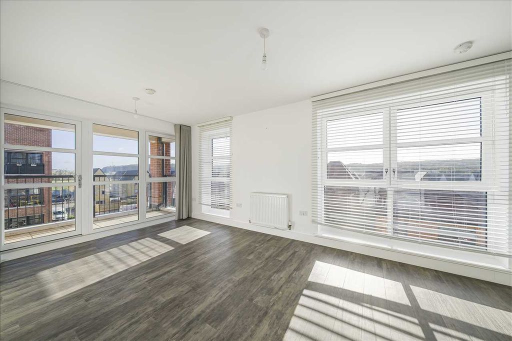 Property photo 2 of 14 Lounge