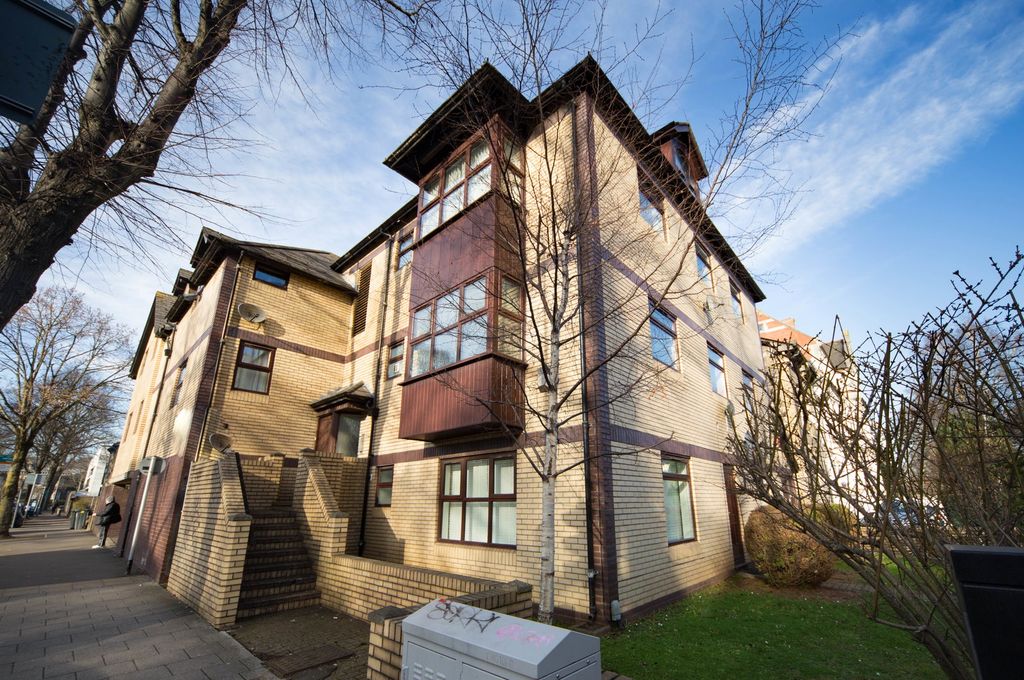 Property photo 1 of 9