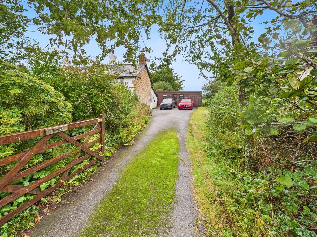 Property photo 2 of 18 Driveway