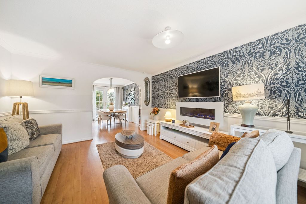 Property photo 2 of 23