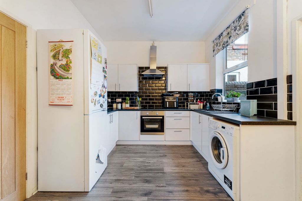 Property photo 2 of 20