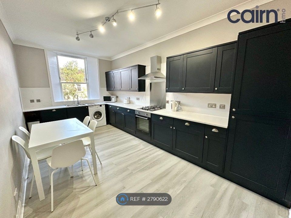 Property photo 3 of 13 Dining Kitchen