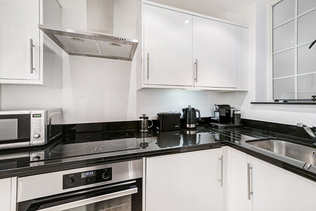 Property photo 3 of 7 Kitchen