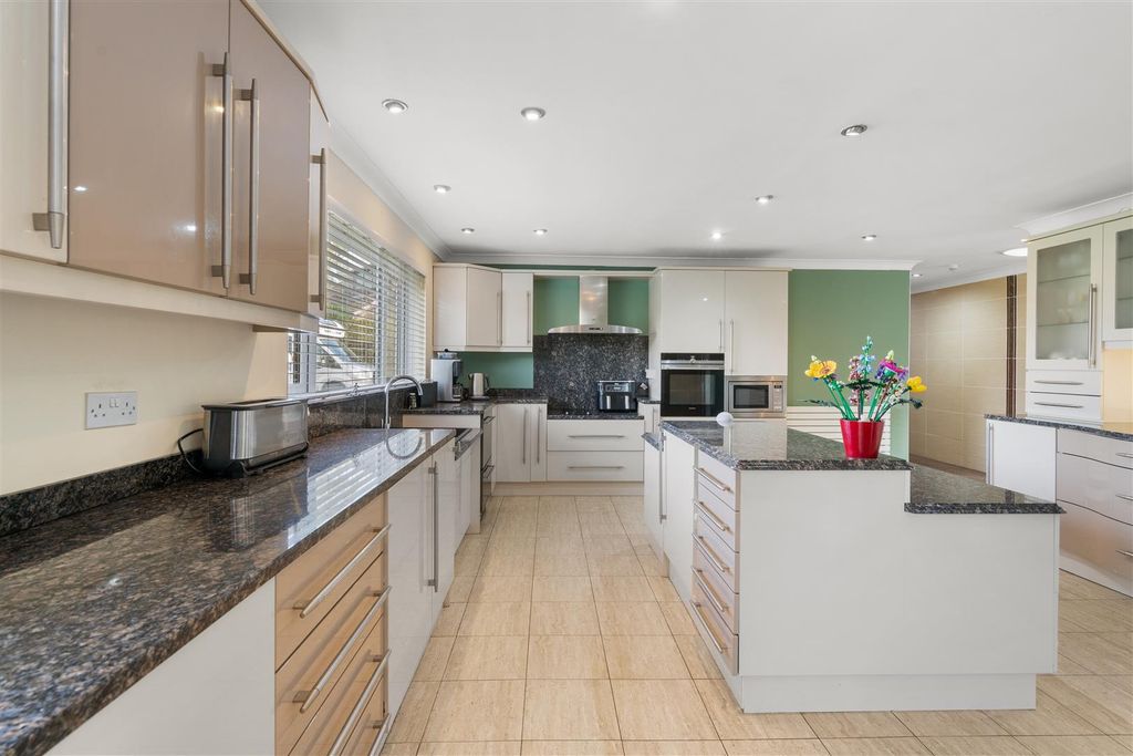 Additional image 7 of 5 bed bungalow for saleLumley Drive, Peterlee SR8