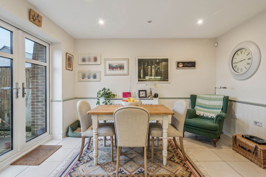 Property photo 3 of 28