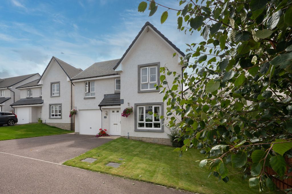 Property photo 1 of 32