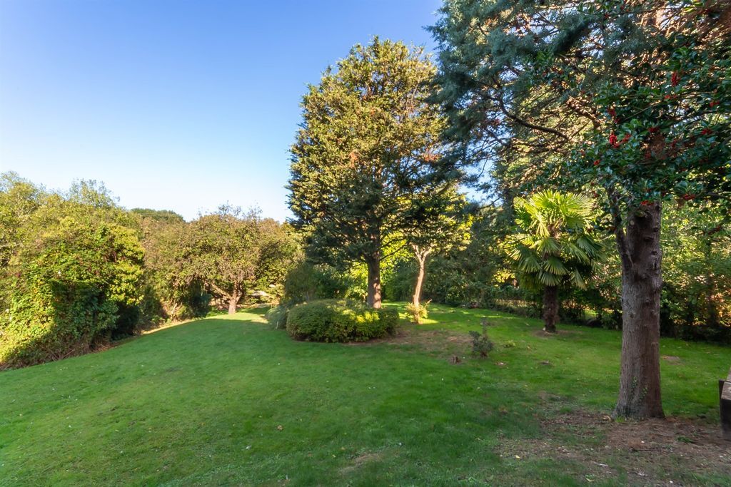 Property photo 2 of 17 Communal Garden