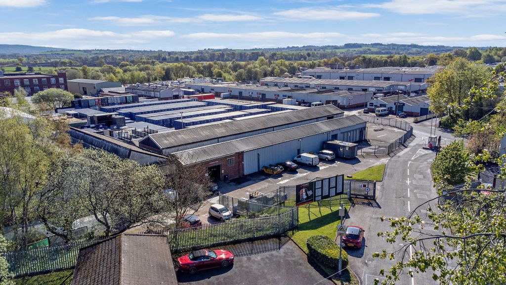 Property photo 3 of 7 8644622-Exterior39-800