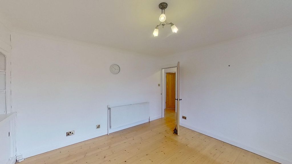 Property photo 3 of 18 Picture No. 04