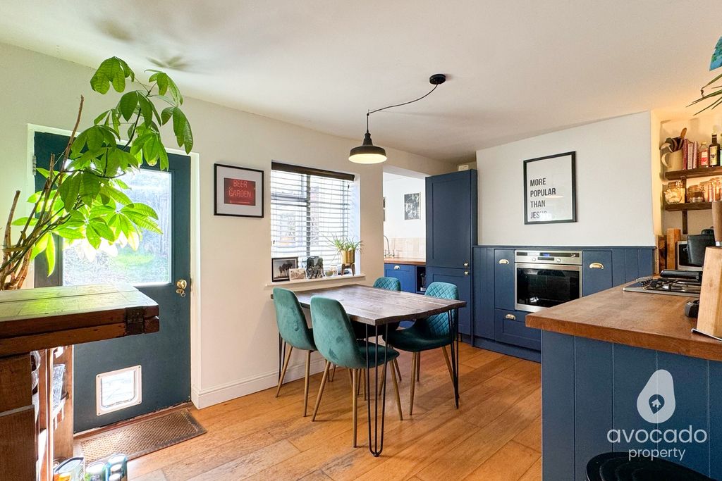 Property photo 1 of 17 4895480