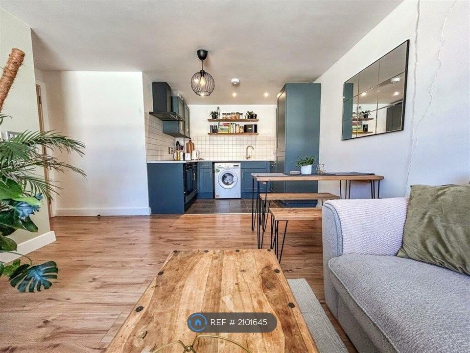 Property photo 1 of 7 Living Room &amp; Kitchen