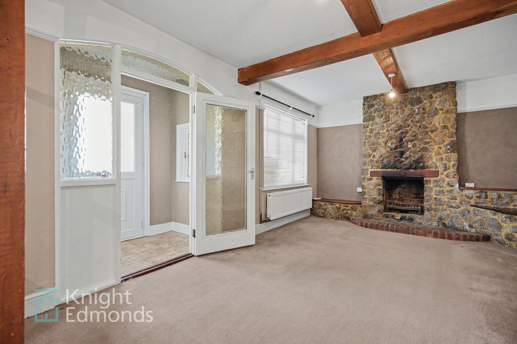 Property photo 2 of 20 Lounge