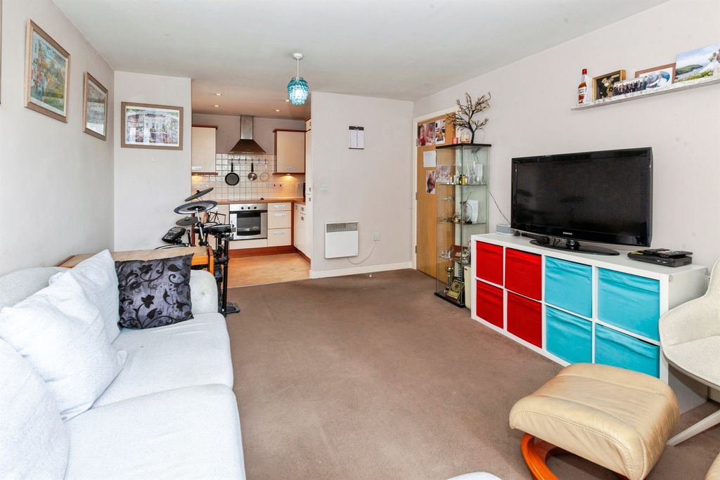 Property photo 3 of 17