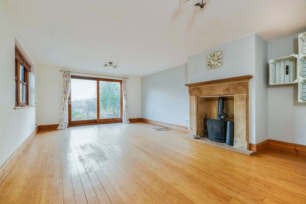 Property photo 2 of 26