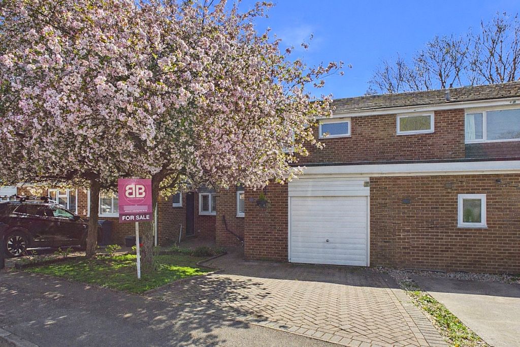 Property photo 1 of 14 House For Sale With Pink Blossom