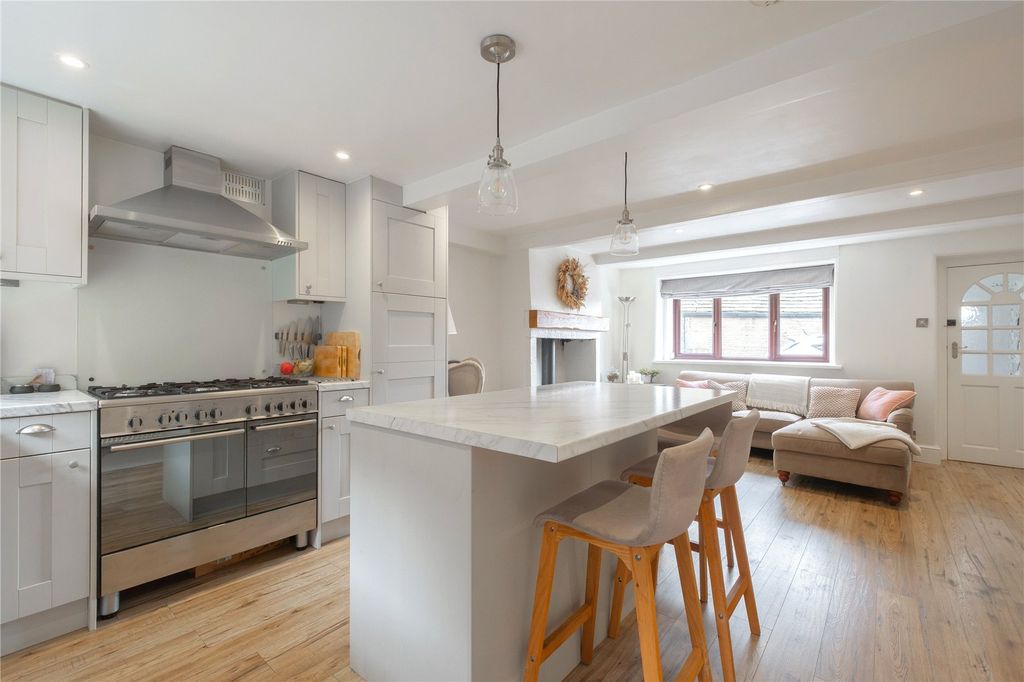 Property photo 3 of 24 Dining Kitchen Area