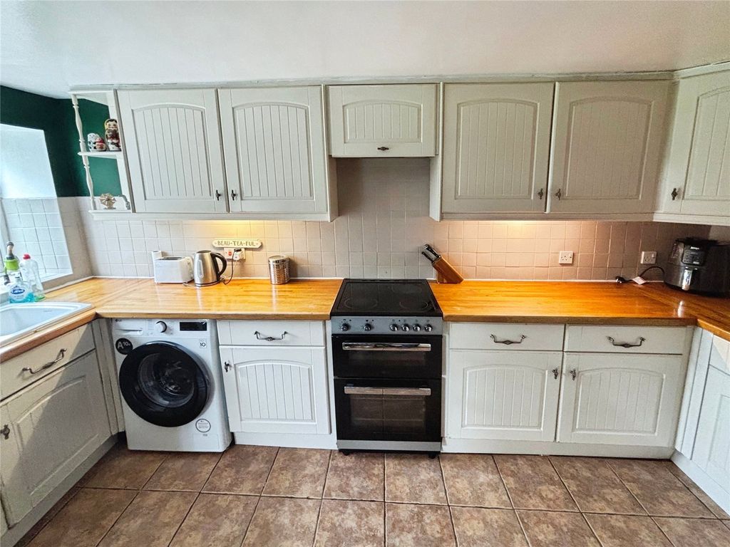 Property photo 2 of 25 Kitchen