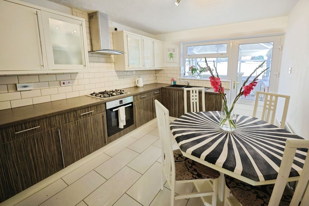 Property photo 3 of 17 Pbox-Img.Jpg