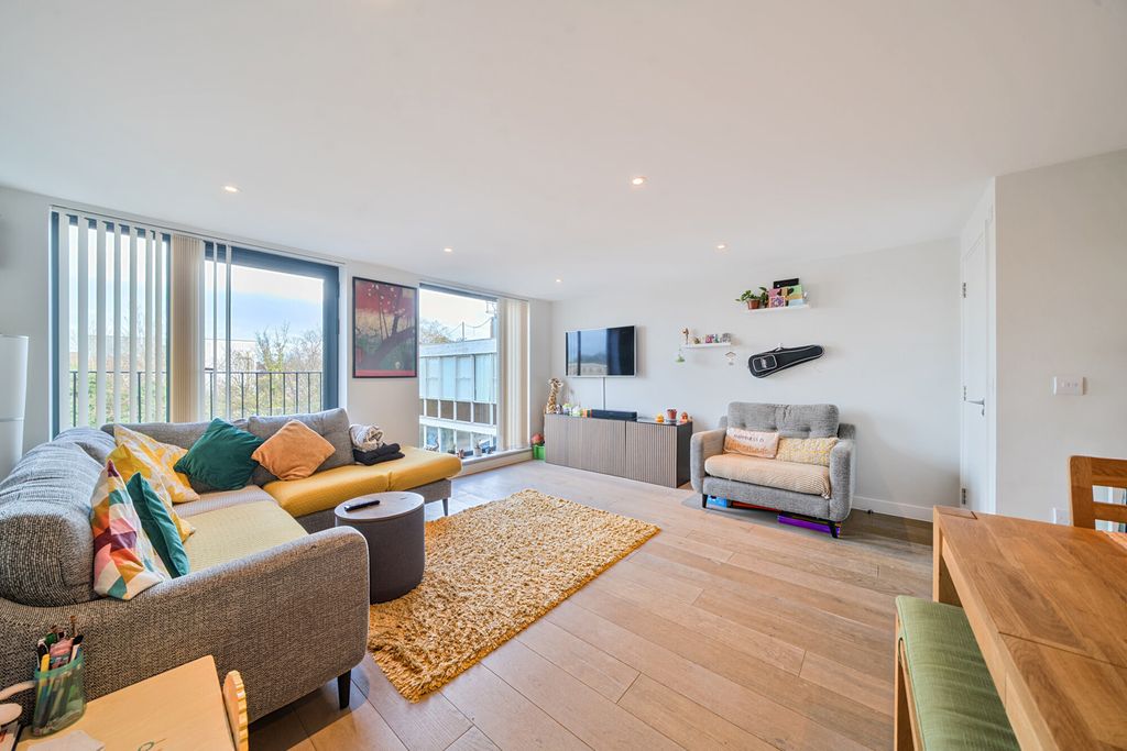 Property photo 2 of 20 1376166-3-69145d7...