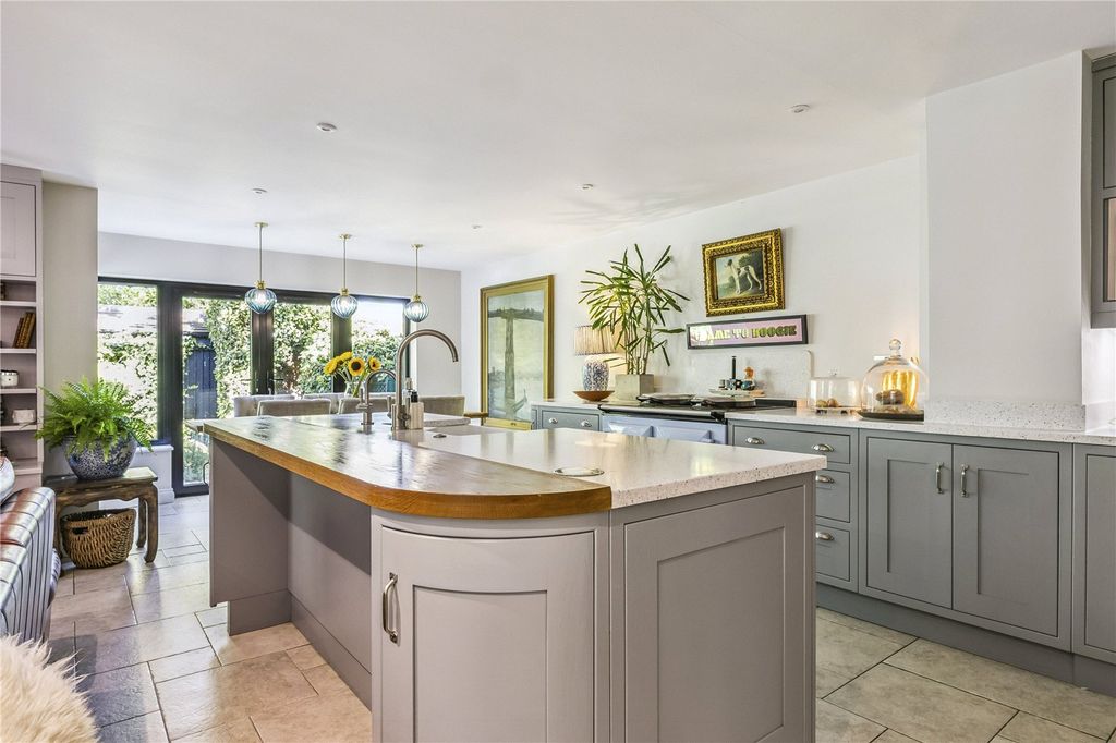 Property photo 3 of 15 Kitchen