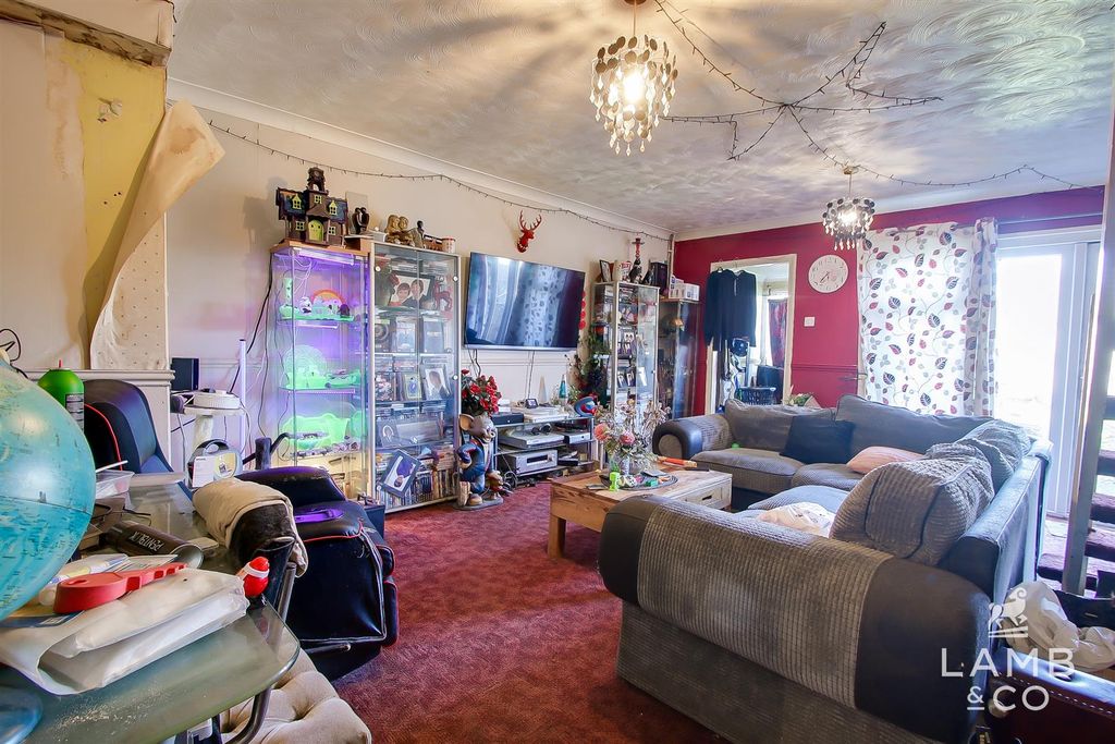 Property photo 3 of 7 Lounge