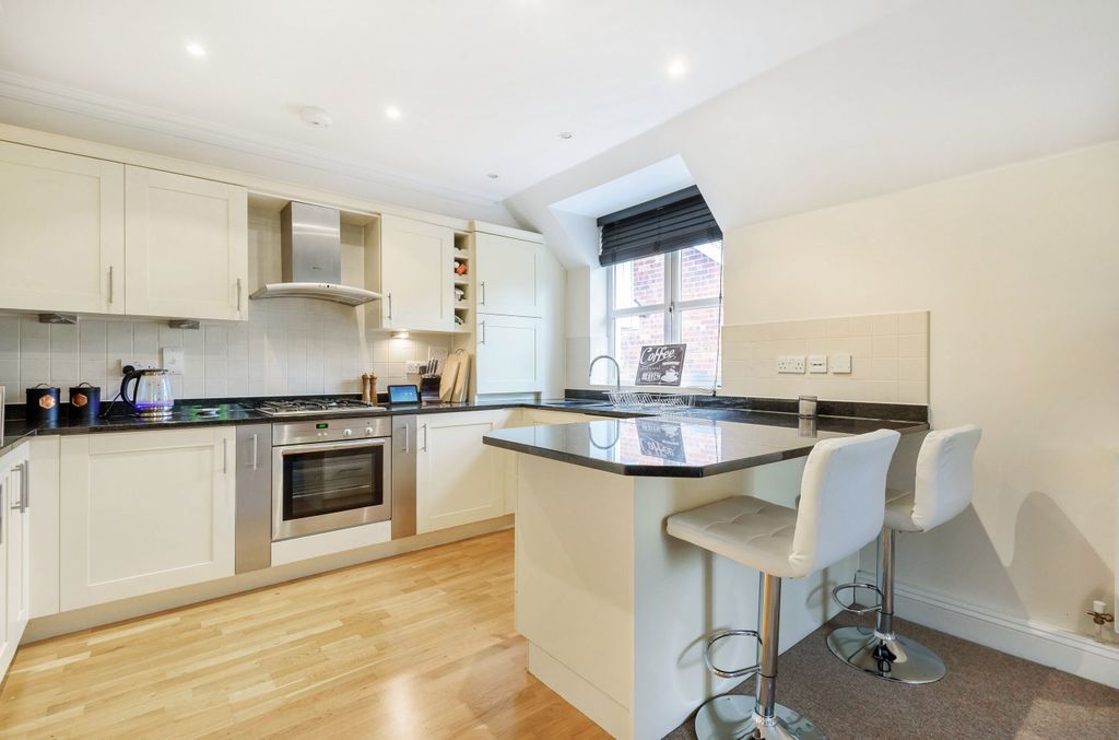 Property photo 3 of 10 Kitchen