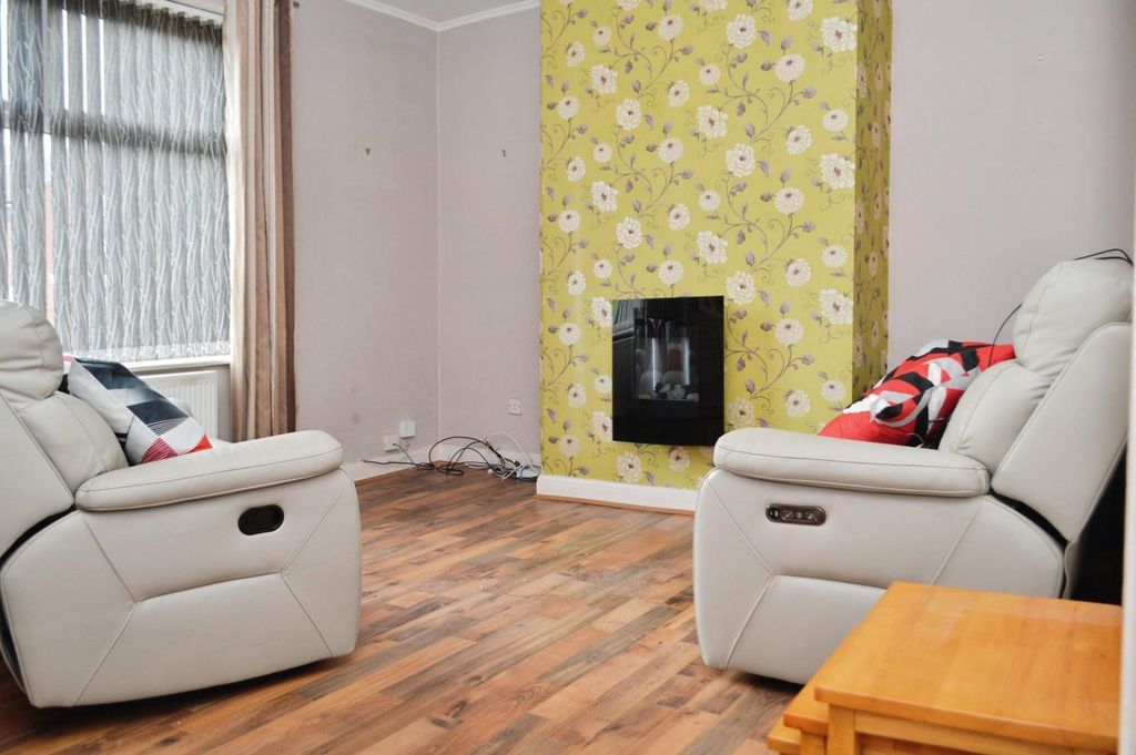 Property photo 2 of 11 Lounge