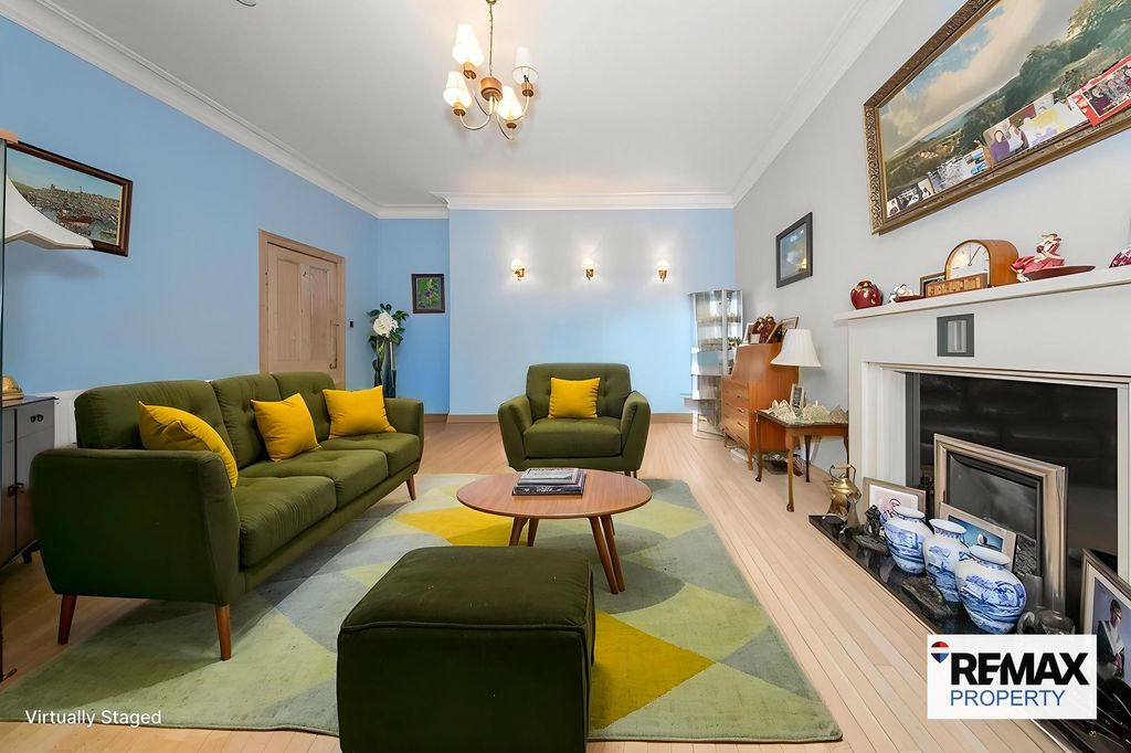 Property photo 3 of 29 Virtually Staged Lounge